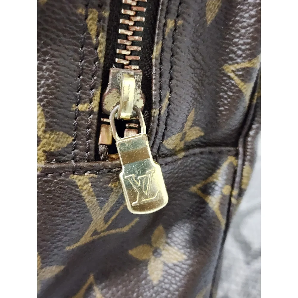 LOUIS VUITTON Monogram Canvas Trousse Toilette 28 Clutch Brown